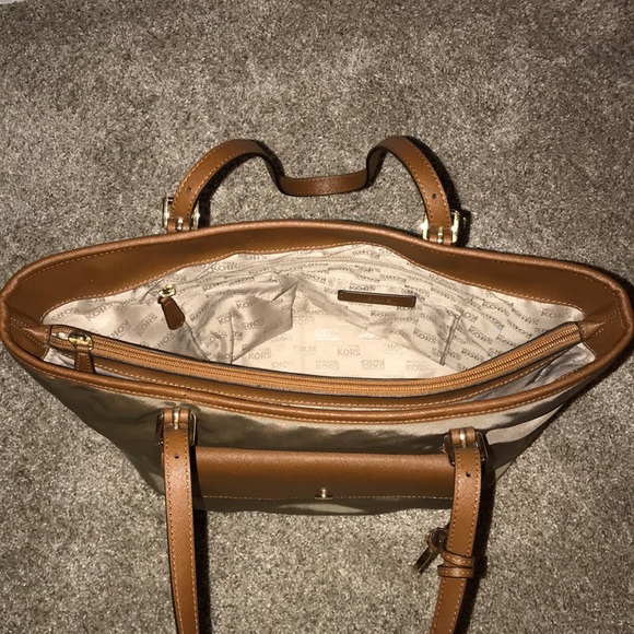 Michael Kors jet set nylon large pocket tan tote - Picture 2 of 8